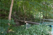 der Weg vom Wanderweg zur Annaschlucht ueber die Brücke