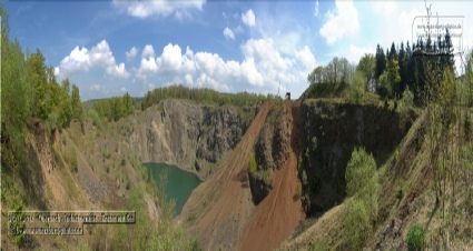 Steinbruchsee des abgerissenen Basaltwerks Stangenroth