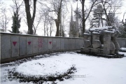 Kriegerdenkmal im Husarenwaeldchen - respektlose Schmiereien