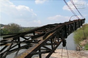 das war der Raupenkran am Pier zum Verladen der Betonteile auf Schiffe