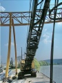 das war der Raupenkran am Pier zum Verladen der Betonteile auf Schiffe