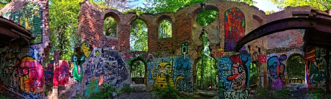 Panorama - eine Ruine der Graffities