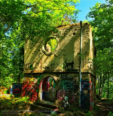 Lost Place - Ruine eines Jugendstil-Gartenhauses