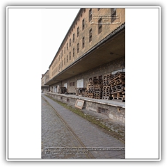 24.03.2013 - ehemaliger Bodenspeicher der HVA - hintere Laderampe mit Gleis am Gebaeude 3