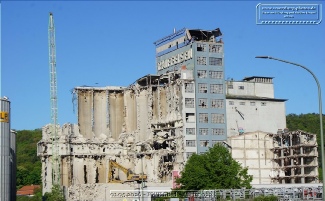 Das RKW Sued wurde 2015 aufgegeben und war seitdem ein Lost Place. Seit Maerz 2025 wird das Werk abgerissen. Das erste Silogebaeude und das Zwischengebaeude sind schon abgerissen.