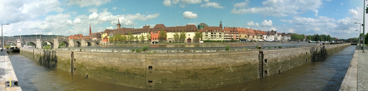 Panoramaaufnahme der Schleusenkammer - Standort direkt von der Ebene, die heute als zu gefaehrlich gilt