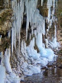 Naturdenkmal Tuff-Steilhang mit Eiszapfen behangen!